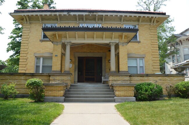 Building Photo - 119 Lafayette Ave NE