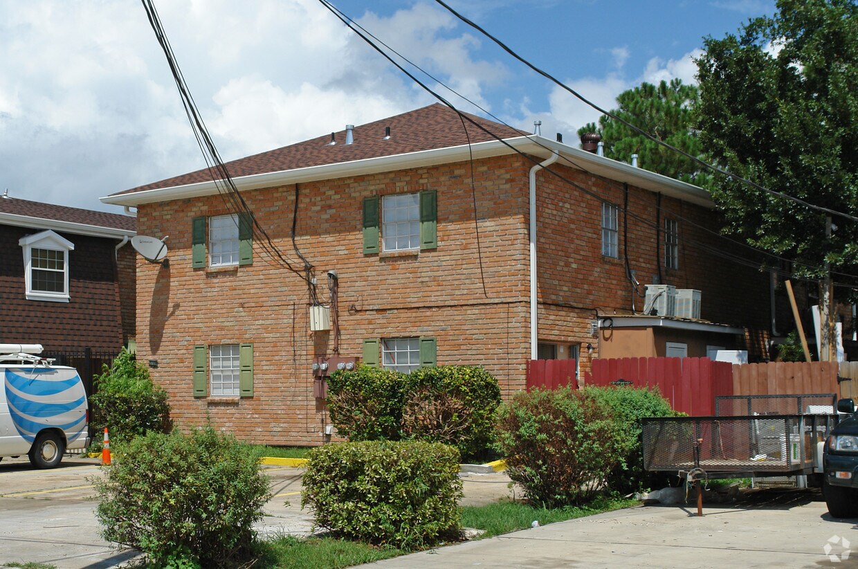 Building Photo - 3709 Simone Gardens Dr