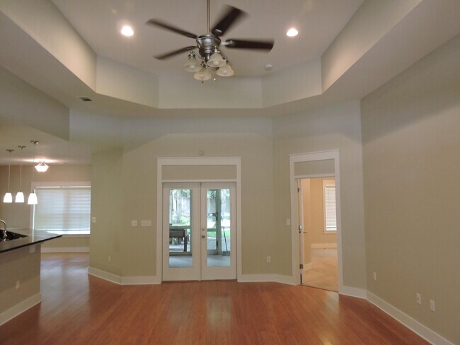 Foto del edificio - 124 Fairway Dr
