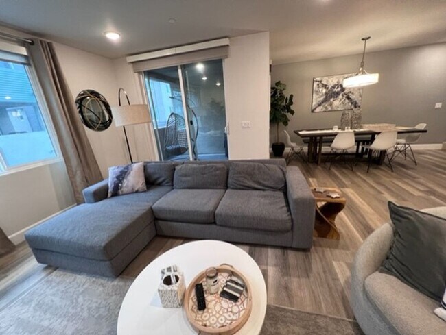 Foto del edificio - Upscale Carlsbad Townhome - 2 Blocks to the beach