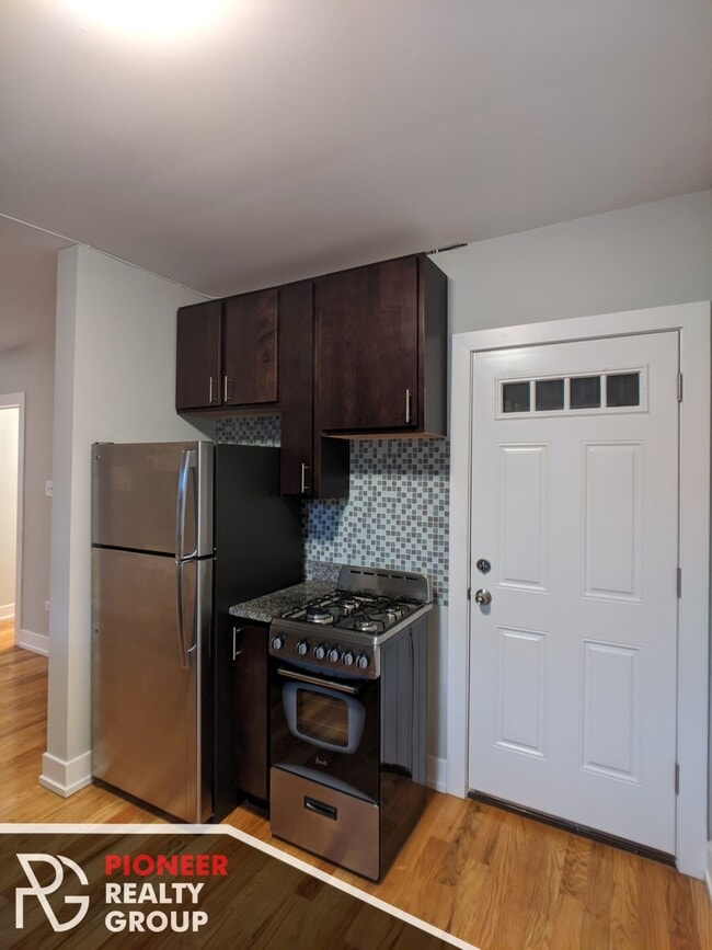 Building Photo - 908 W George St