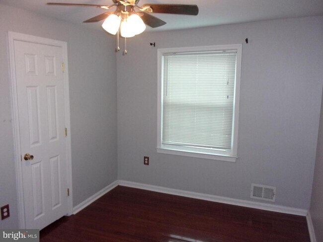 Foto del edificio - 8178 Fernlake Ct