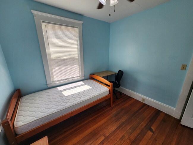 Foto del edificio - 44 Woodbine St