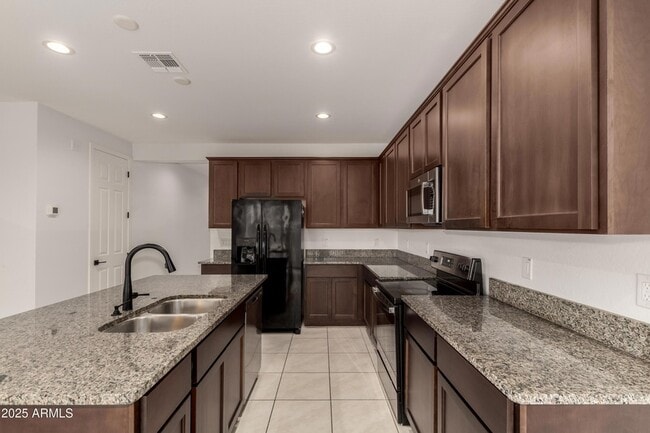 Foto del edificio - 17995 W Hilton Ave