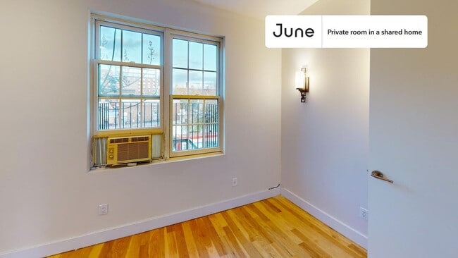 Building Photo - Room in Shared 4 bed/1 bath home