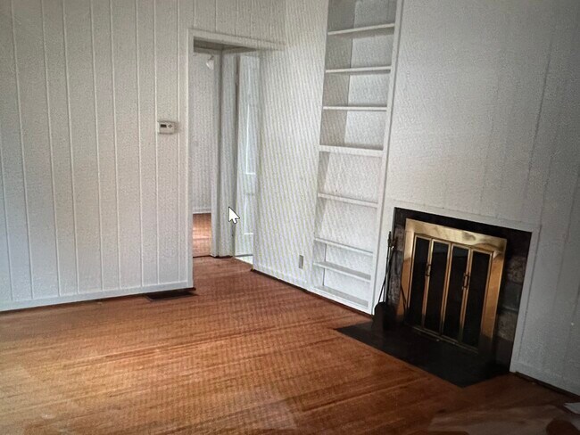 Lots of Character - 305 Sunset Ct