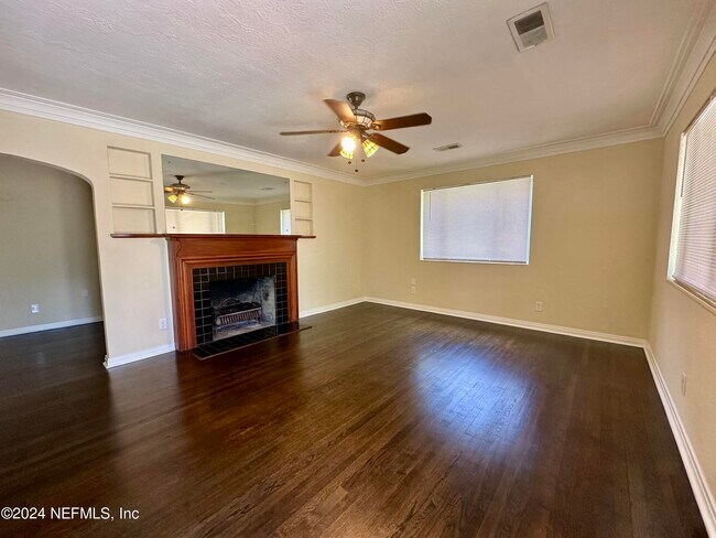 Foto del edificio - 2122 Gilmore St