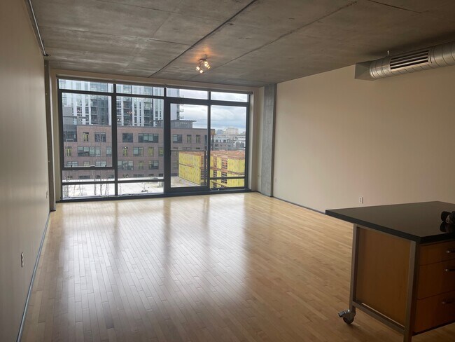 Building Photo - 1410 NW Kearney St