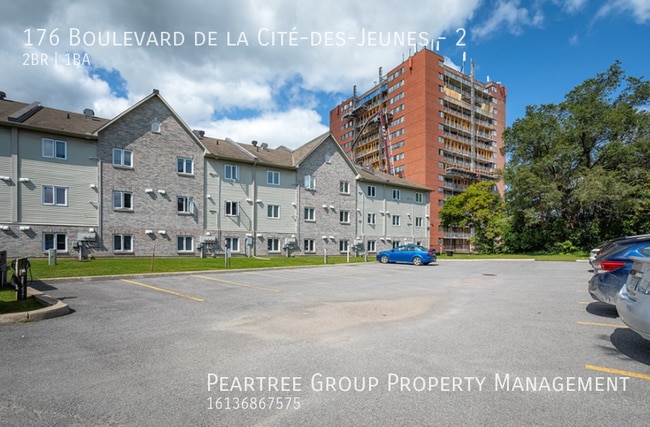 Photo du bâtiment - Charming 2 Bedroom End Unit Condo