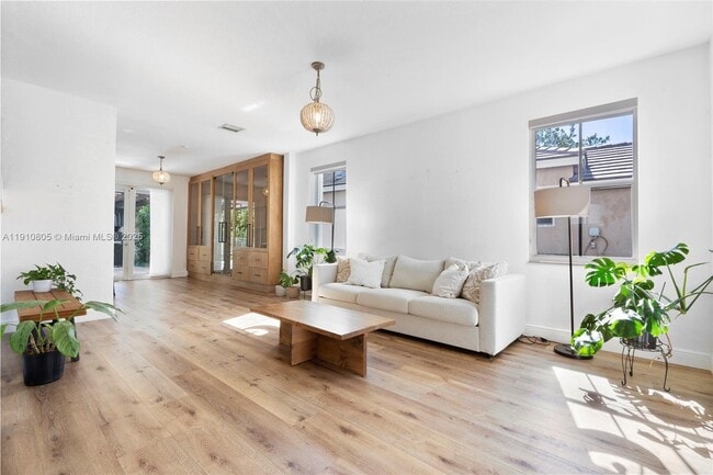 Foto del edificio - 932 Nandina Dr