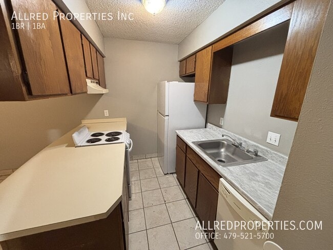 Building Photo - 1390 W Wedington Dr