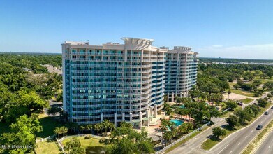 Building Photo - 2228 Beach Dr