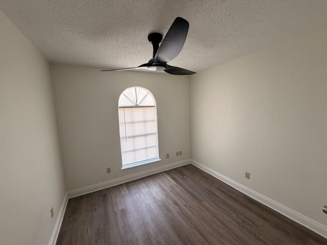 Foto del edificio - 1538 Mansfield Dr