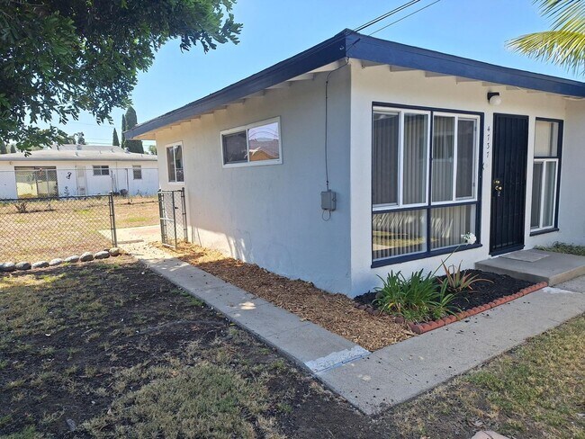 Foto del edificio - Beautifully Renovated 3-Bedroom, 1-Bath Duplex in Clairemont