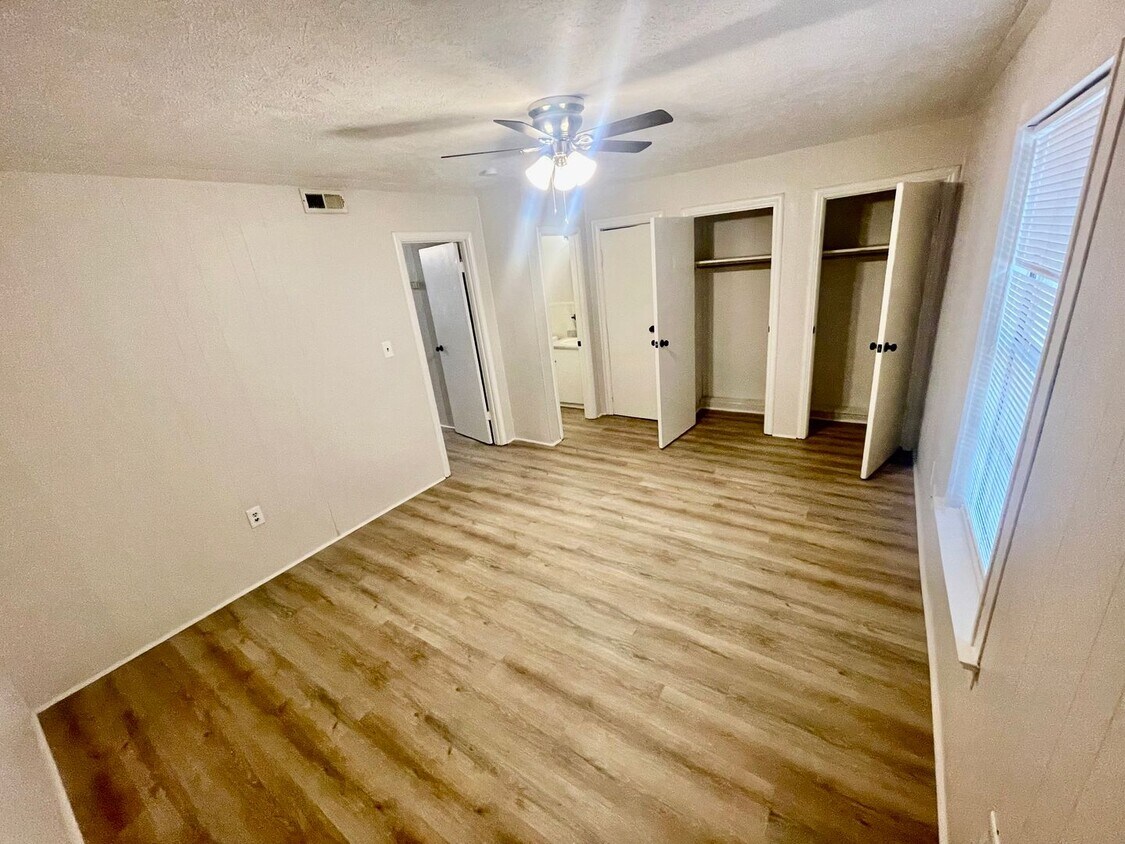 Foto del edificio - 222 Harrell St