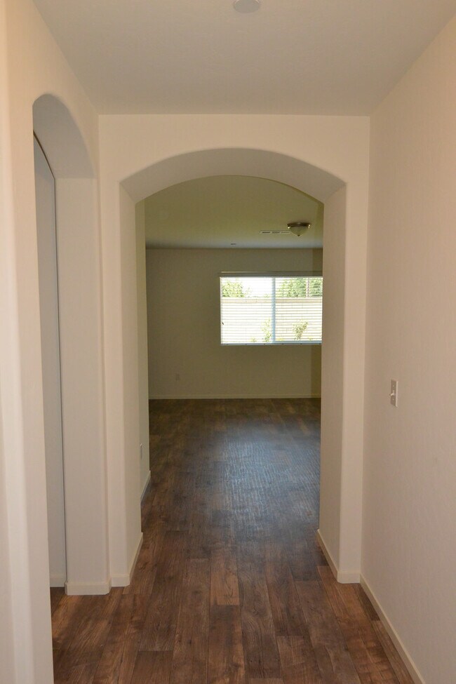 Foto del edificio - 2132 E Woodsville Dr