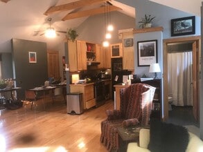 Building Photo - 304 Iron Ridge Loop