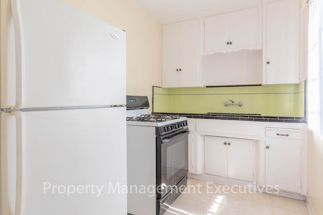 Building Photo - Nice Studio in La Mesa