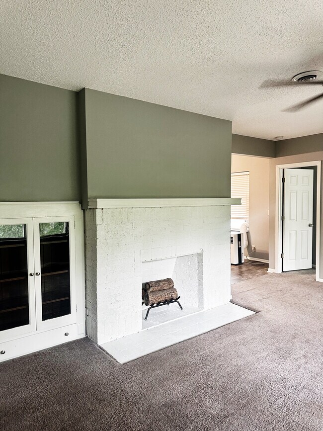 Sala de estar que va a la cocina - 3517 1st Ave S