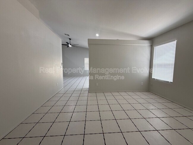 Foto del edificio - 2340 E Derringer Way