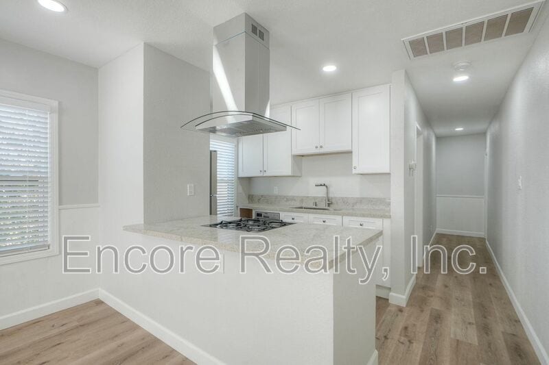 Foto principal - 303 D St