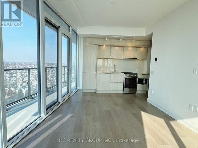 Building Photo - 448 Burnhamthorpe Rd W