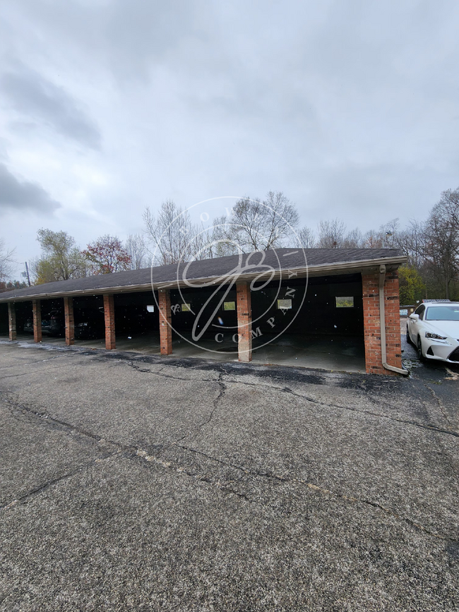 Building Photo - 2 bedroom on main floor- Perrysburg School...