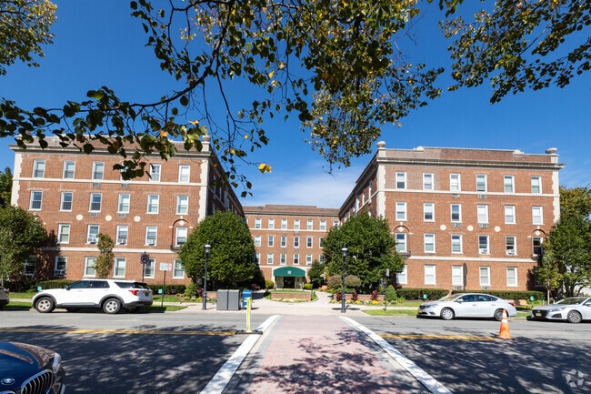 Building Photo - Hampshire House Condos