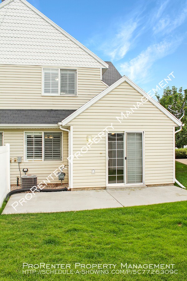 Foto del edificio - End Unit 3 Bed, 2.5 Bath Layton Townhome