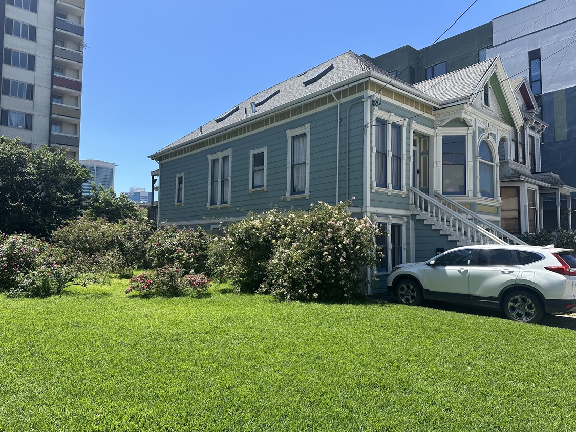 Foto principal - 561 22nd St