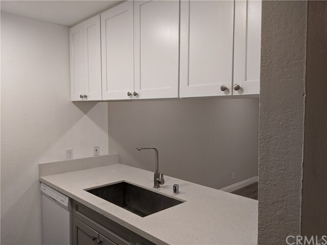 Foto del edificio - 670 N Hill Ave