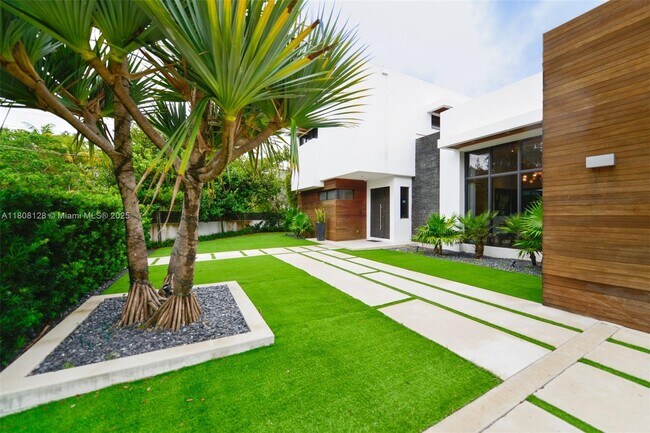 Building Photo - 7940 SW 58th Ct