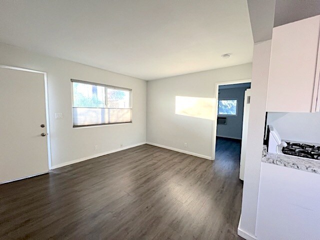 Foto del edificio - 212 E 8th St