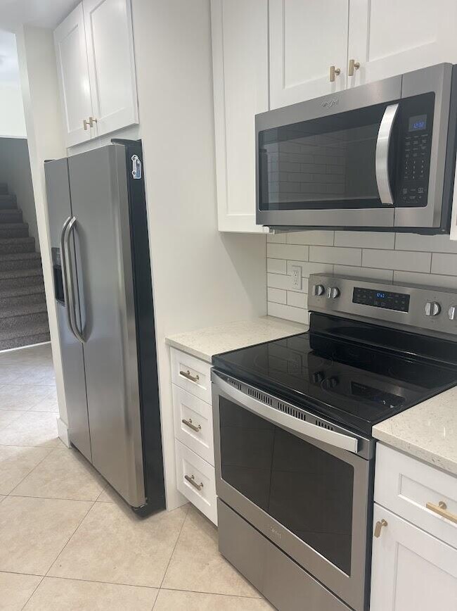 Building Photo - 541 NE 47th St