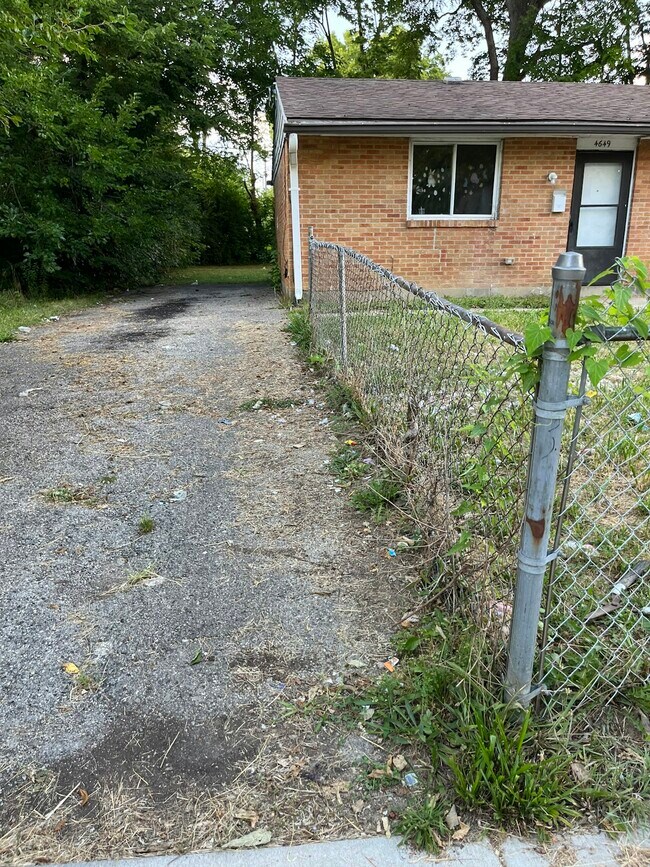 Foto del edificio - 4649 Forsythe Ave