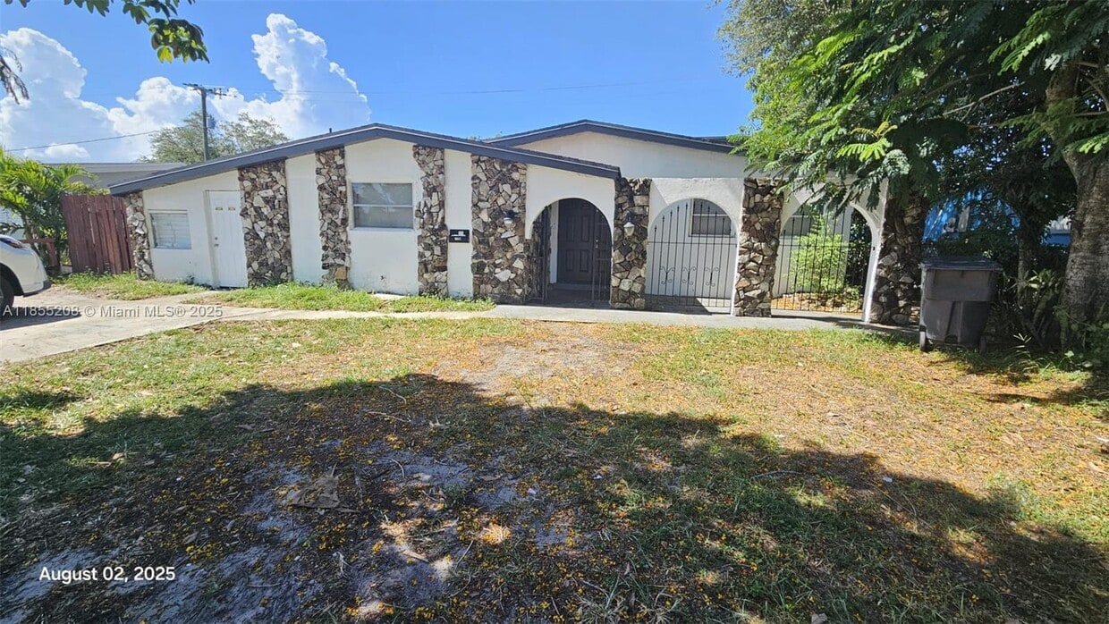 Foto principal - 7091 Moseley St