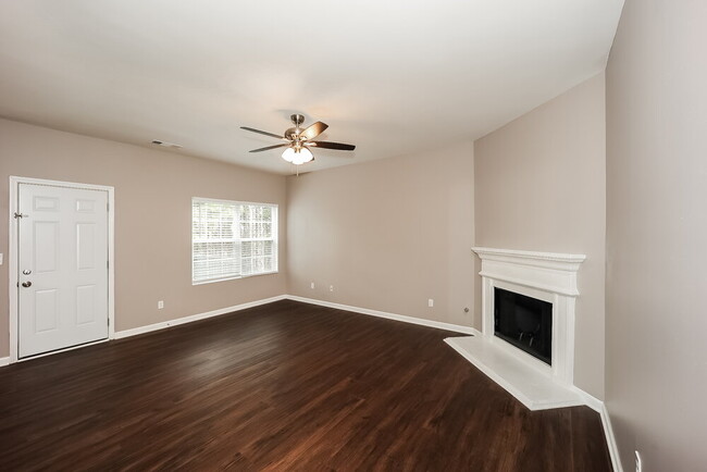Foto del edificio - 475 Boxelder Rd