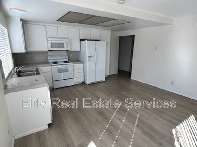 Foto del edificio - 3110 Manos Dr