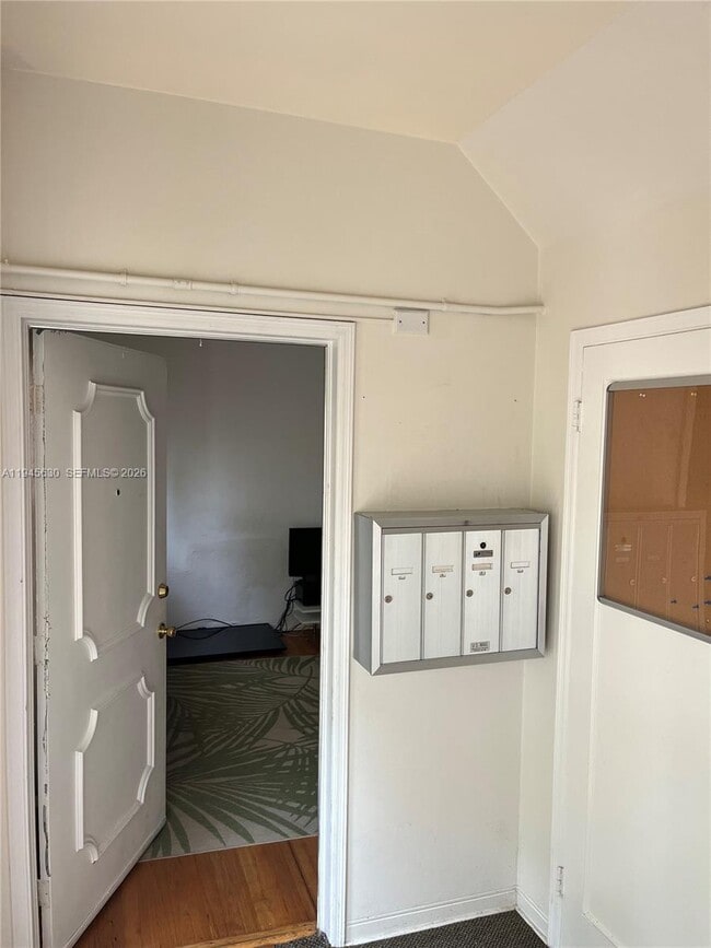 Foto del edificio - 715 NE 91st St