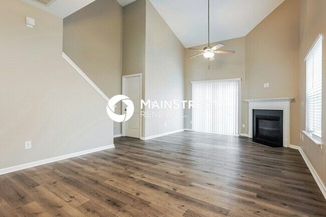 Foto del edificio - 4 Bedroom Pet-Friendly Home in Fuquay-Varina, NC with Main Street Renewal