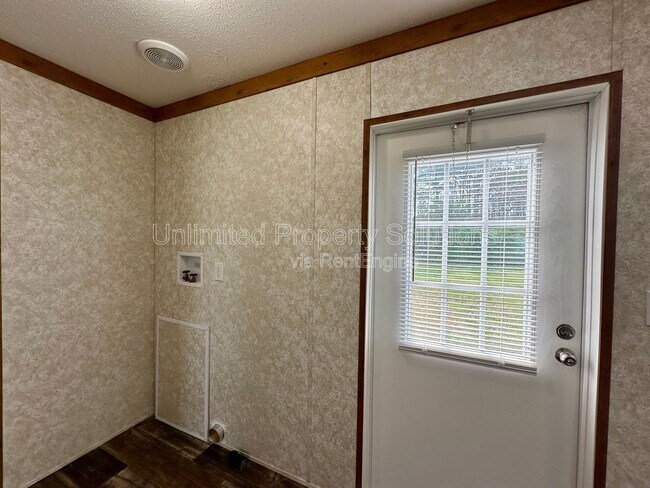 Foto del edificio - 9465 Sarah Ln NE