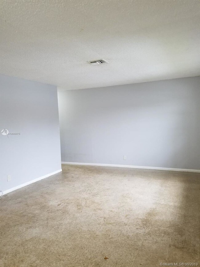 Foto del edificio - 7960 SW 10th Ct