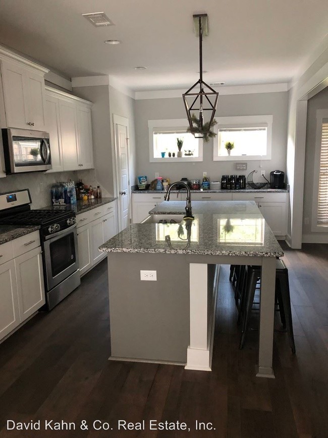 Building Photo - 4 br, 3 bath House - 536 Stone Park Blvd