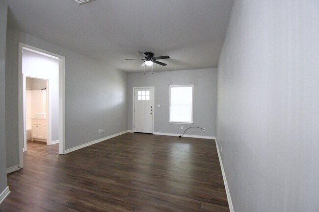 Building Photo - Gorgeous 3 Bedroom, 2 Bath Duplex in Arp