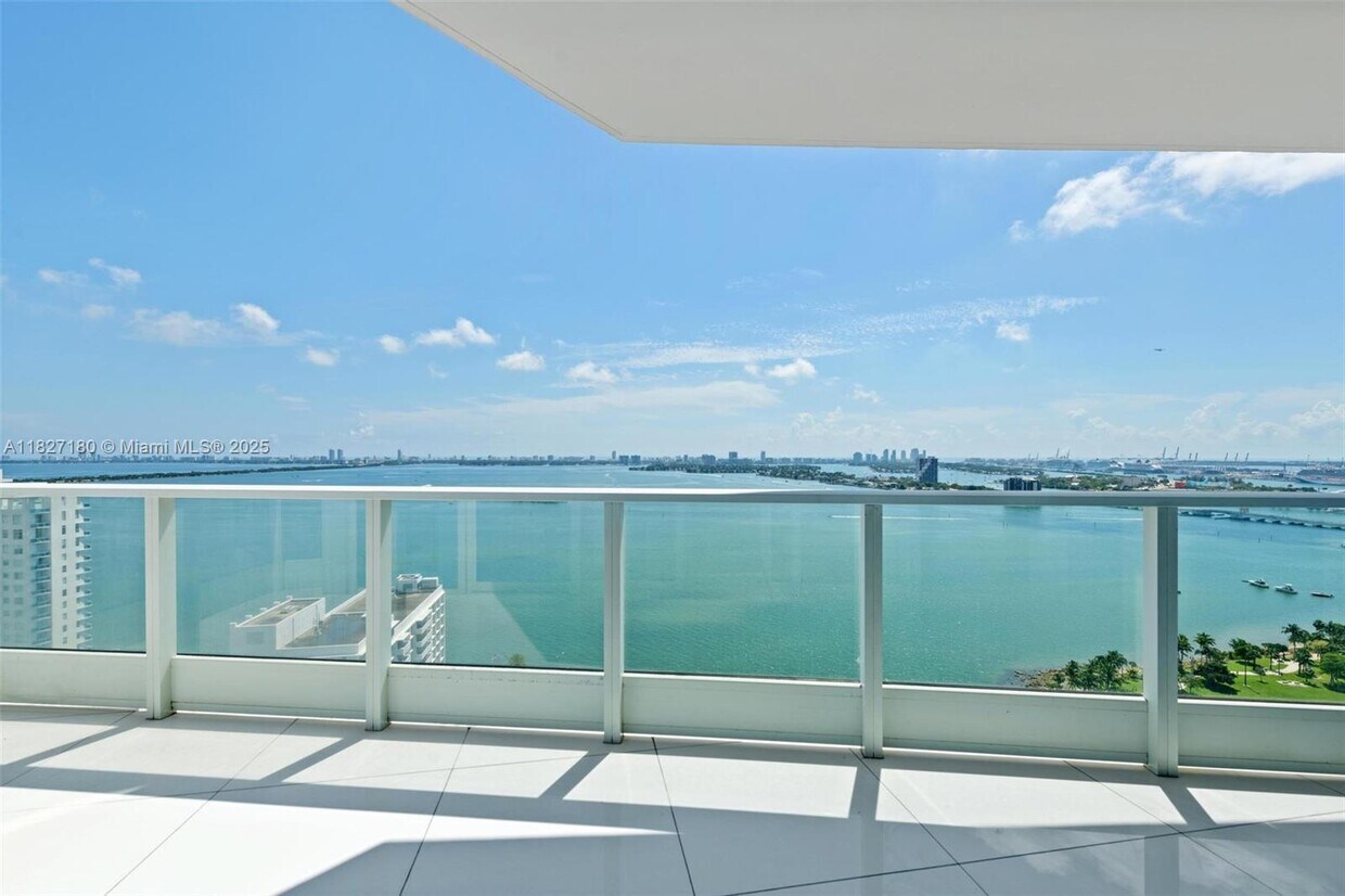 Primary Photo - 2020 N Bayshore Dr
