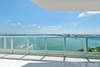 Building Photo - 2020 N Bayshore Dr
