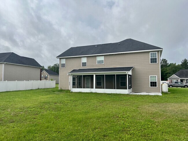 Foto del edificio - 639 Red Oak Ln