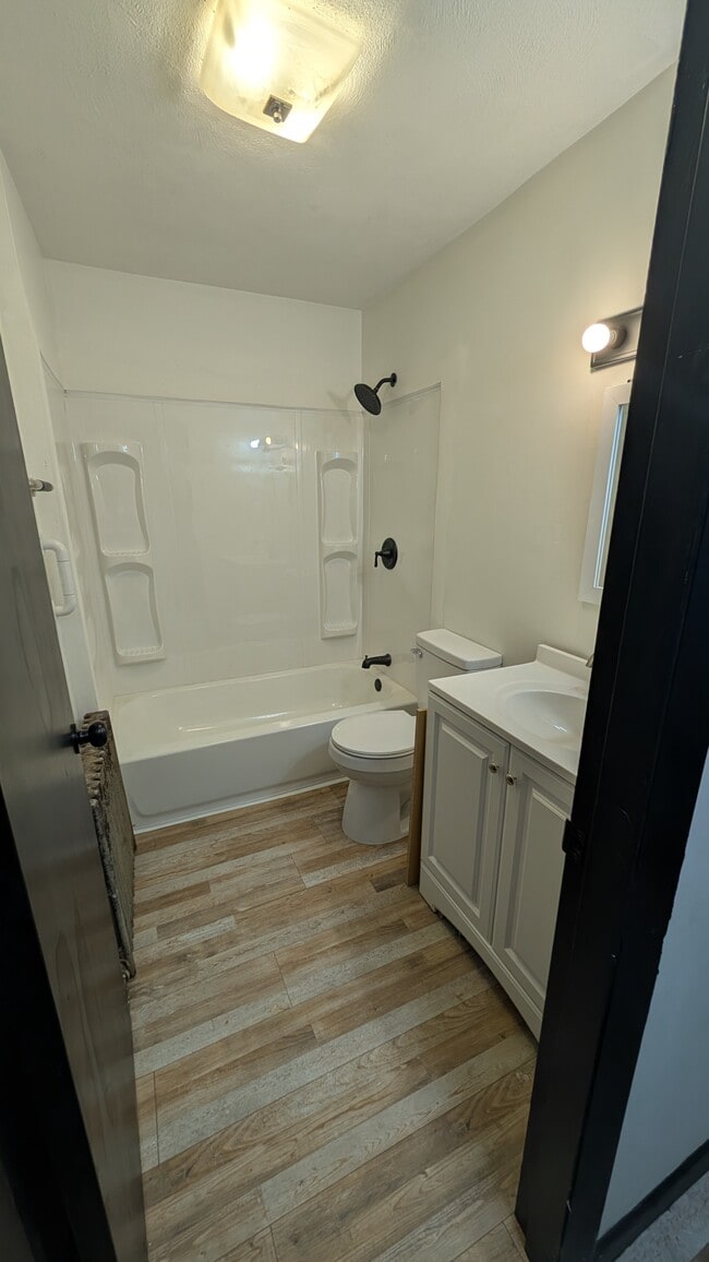 Bathoom - 18 Kernick St