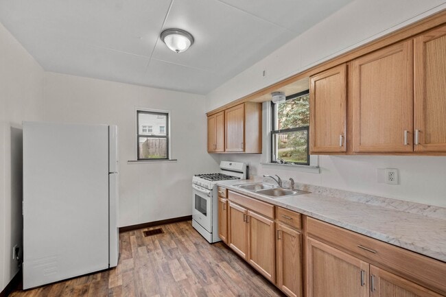 Beautiful 2 bedroom home in Pitcairn available September 1! - Beautiful 2 bedroom home in Pitcairn available August 15!