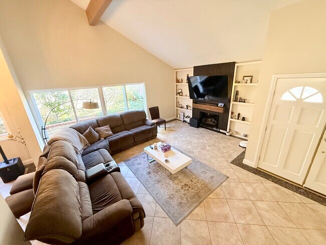 Building Photo - 26431 Via Lara